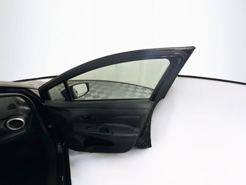 Used 2025 Nissan Versa S FWD image 30