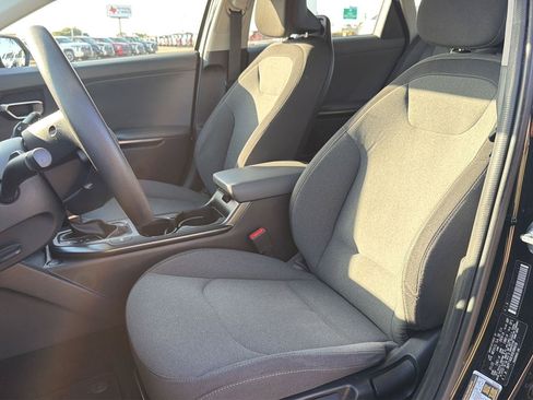 Used 2025 Kia K4 FWD image 11