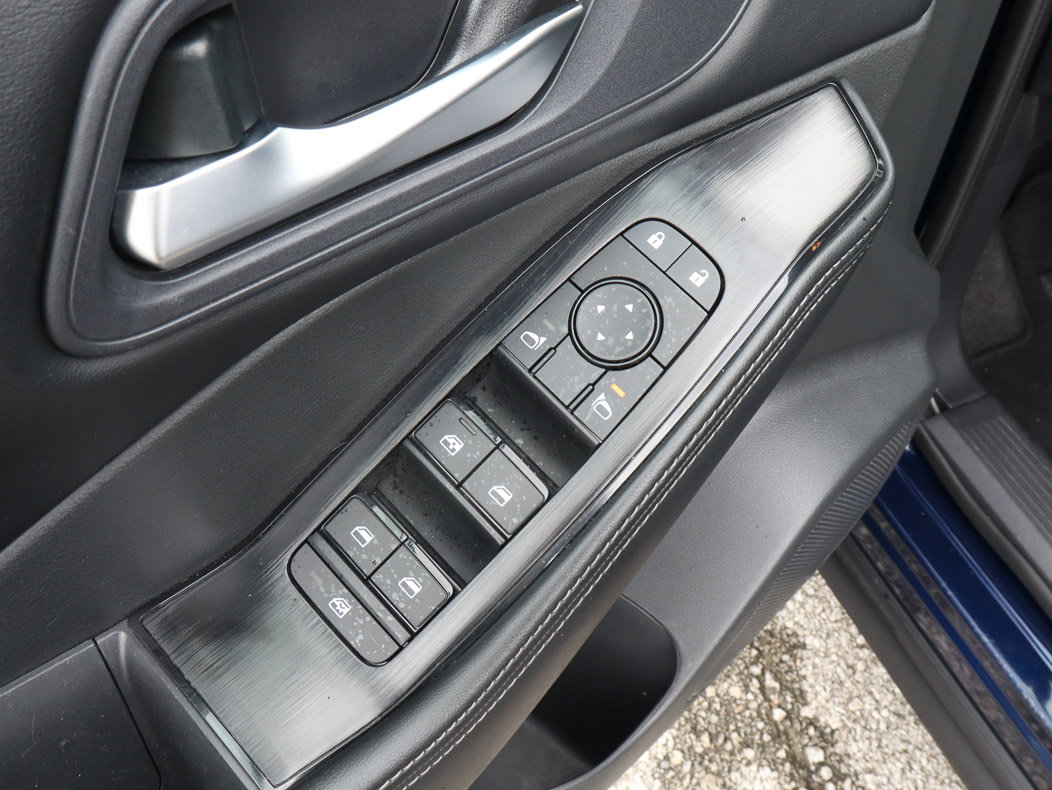 Used 2025 Nissan Rogue SV AWD/4WD image 14
