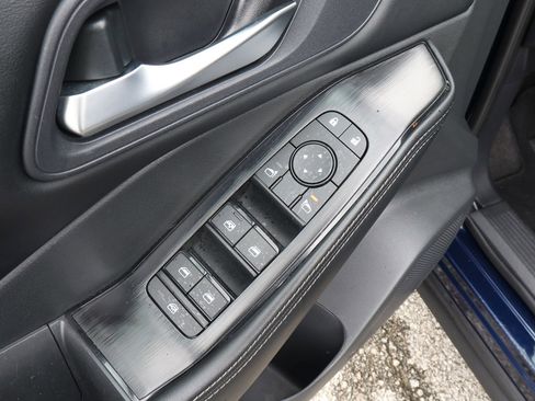 Used 2025 Nissan Rogue SV AWD/4WD image 14