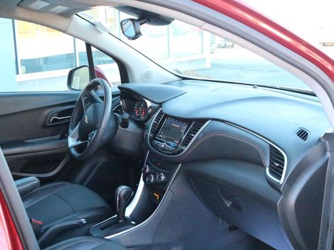 Certified 2022 Chevrolet Trax LT w/ Driver Confidence Package image 21