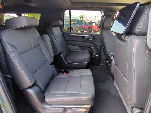 New 2026 Chevrolet Suburban RST w/ RST Capability Package AWD/4WD image 27