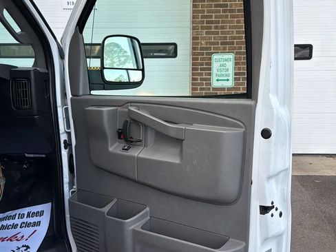 Used 2017 Chevrolet Express 2500 LS image 33