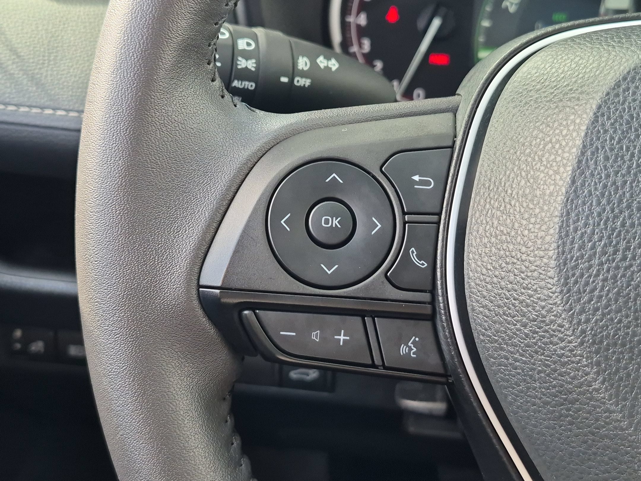 Used 2023 Toyota RAV4 XLE Premium FWD image 17
