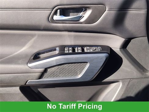 New 2026 Nissan Pathfinder SL image 17