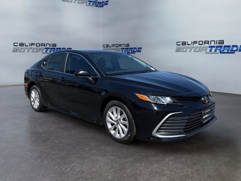 Used 2023 Toyota Camry LE image 3