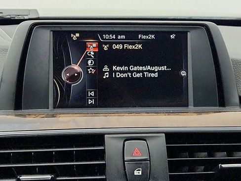 Used 2017 BMW 320i 320i Sedan with Premium and Dr image 19