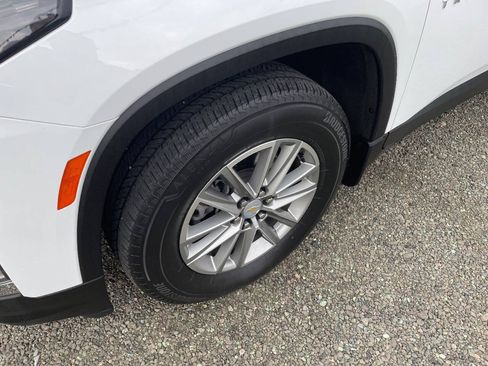 Used 2023 Chevrolet Traverse LT FWD image 13