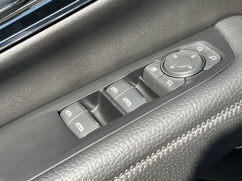 Used 2025 GMC Yukon XL Denali AWD/4WD image 20