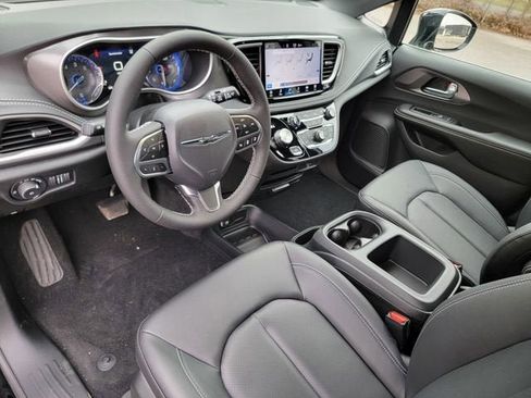 New 2026 Chrysler Pacifica Select AWD/4WD image 18