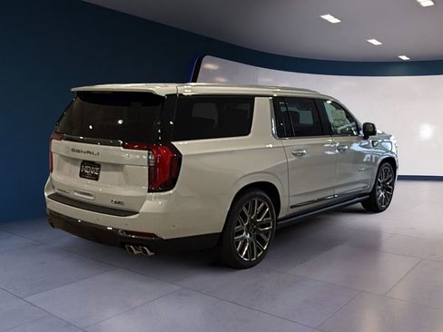 New 2026 GMC Yukon XL Denali Ultimate AWD/4WD image 7