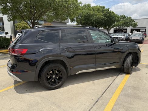 Used 2024 Volkswagen Atlas Peak Edition SE AWD/4WD image 5
