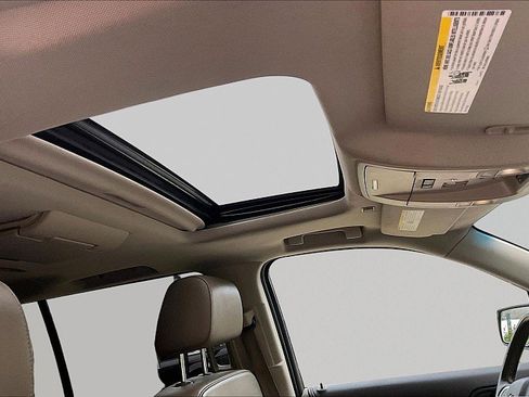 Used 2016 Chevrolet Suburban LT AWD/4WD image 27