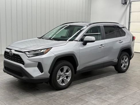 Used 2025 Toyota RAV4 XLE AWD/4WD image 5