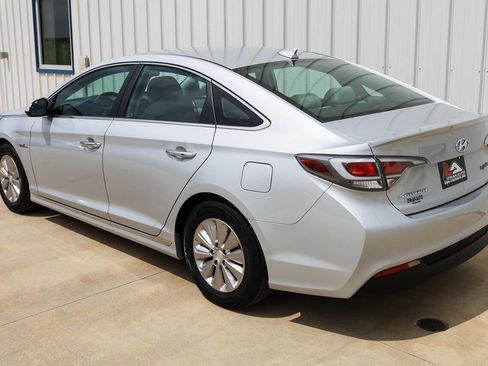 Used 2017 Hyundai Sonata SE FWD image 3