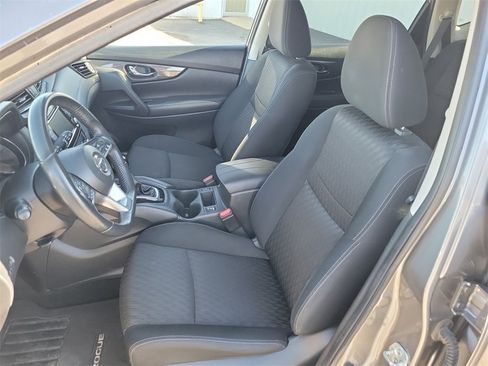 Used 2019 Nissan Rogue SV image 16