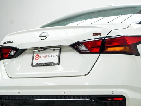 Used 2024 Nissan Altima 2.5 SR FWD image 13
