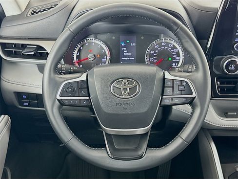 Used 2022 Toyota Highlander LE image 10