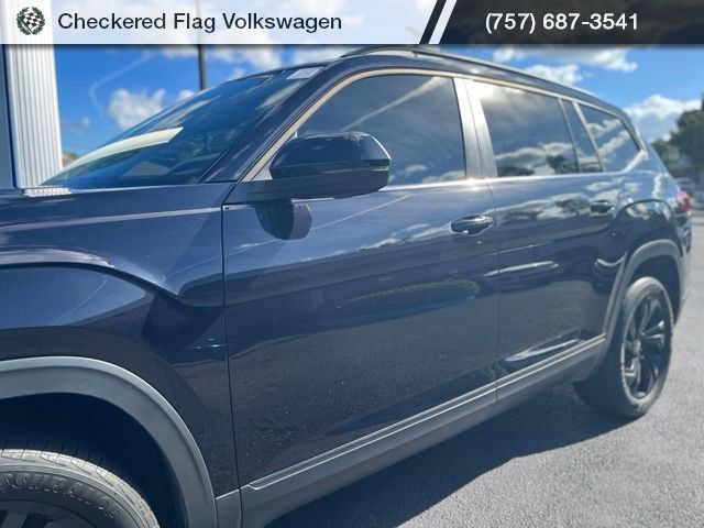 Used 2023 Volkswagen Atlas SE w/ Black Wheel Package FWD image 3