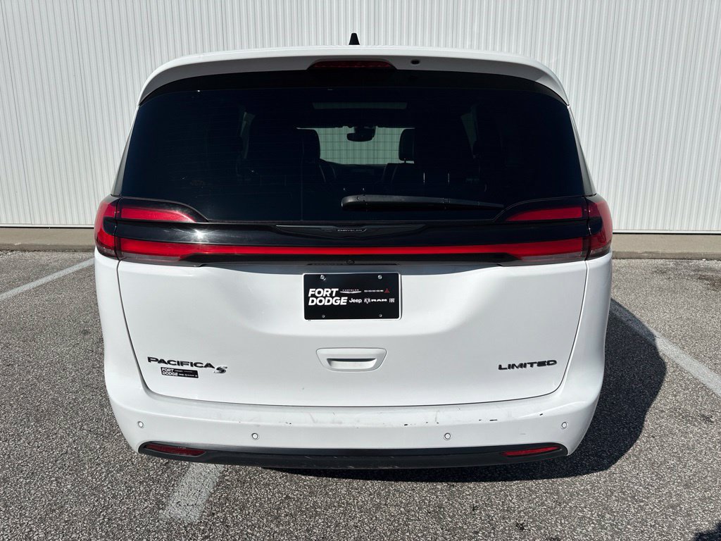 Used 2025 Chrysler Pacifica Limited FWD image 6