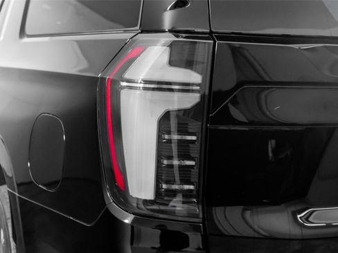 Used 2025 Chevrolet Suburban High Country w/ Sun And Tow Package image 8