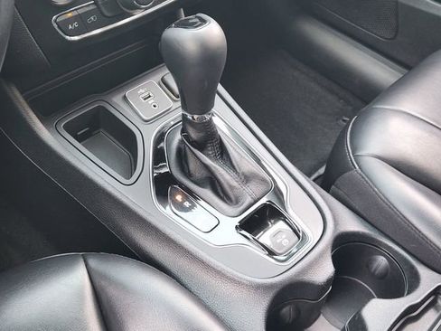 Certified 2021 Jeep Cherokee Latitude Plus FWD image 18