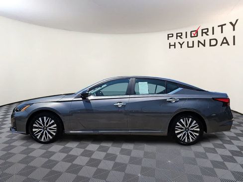 Used 2025 Nissan Altima 2.5 SV FWD image 7