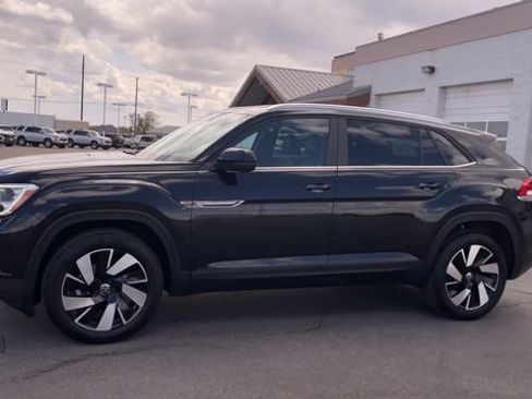 Used 2025 Volkswagen Atlas Cross Sport SE AWD/4WD image 6