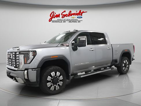 Used 2025 GMC Sierra 2500 Denali w/ Denali Reserve Package AWD/4WD image 2