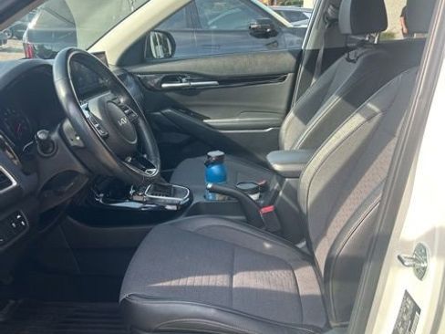 Used 2023 Kia Seltos S w/ Navigation Package FWD image 7