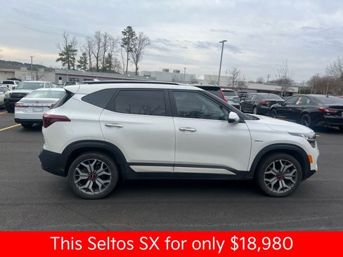 Used 2021 Kia Seltos SX w/ SX Sunroof Package image 18
