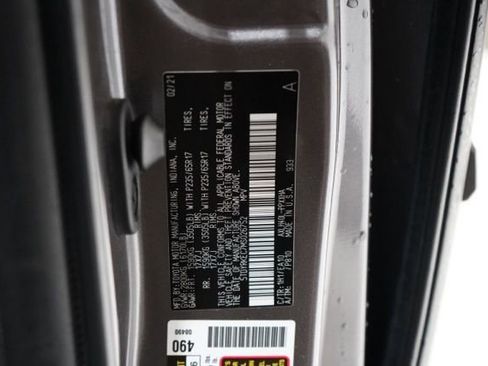 Used 2021 Toyota Sienna XLE image 39