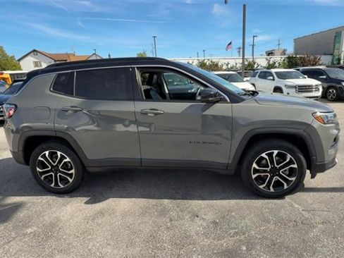 Used 2022 Jeep Compass Limited image 9