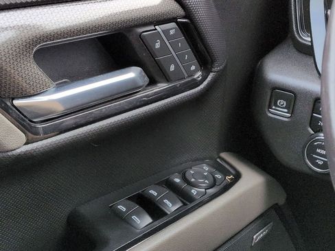 Used 2022 Chevrolet Silverado 1500 ZR2 w/ Technology Package image 28