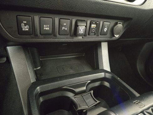 Used 2019 Toyota Tacoma TRD Sport w/ Technology Package image 28