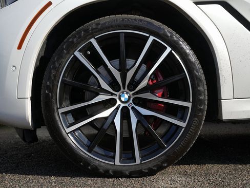 Used 2022 BMW X6 xDrive40i w/ M Sport Package image 12