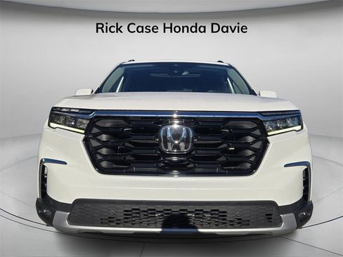 Used 2024 Honda Pilot Touring image 5