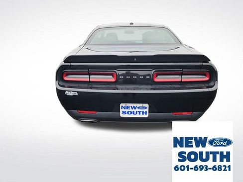 Used 2023 Dodge Challenger SXT image 4