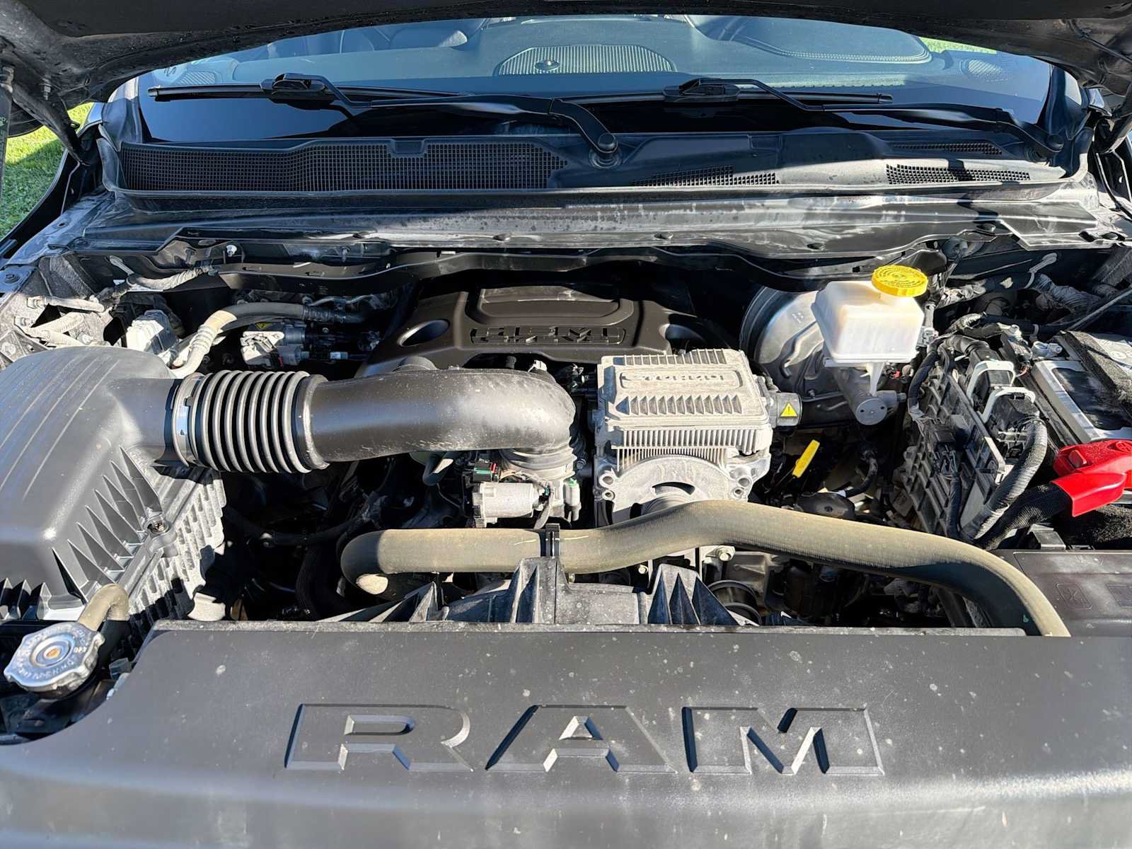 Used 2024 RAM 1500 Laramie AWD/4WD image 11