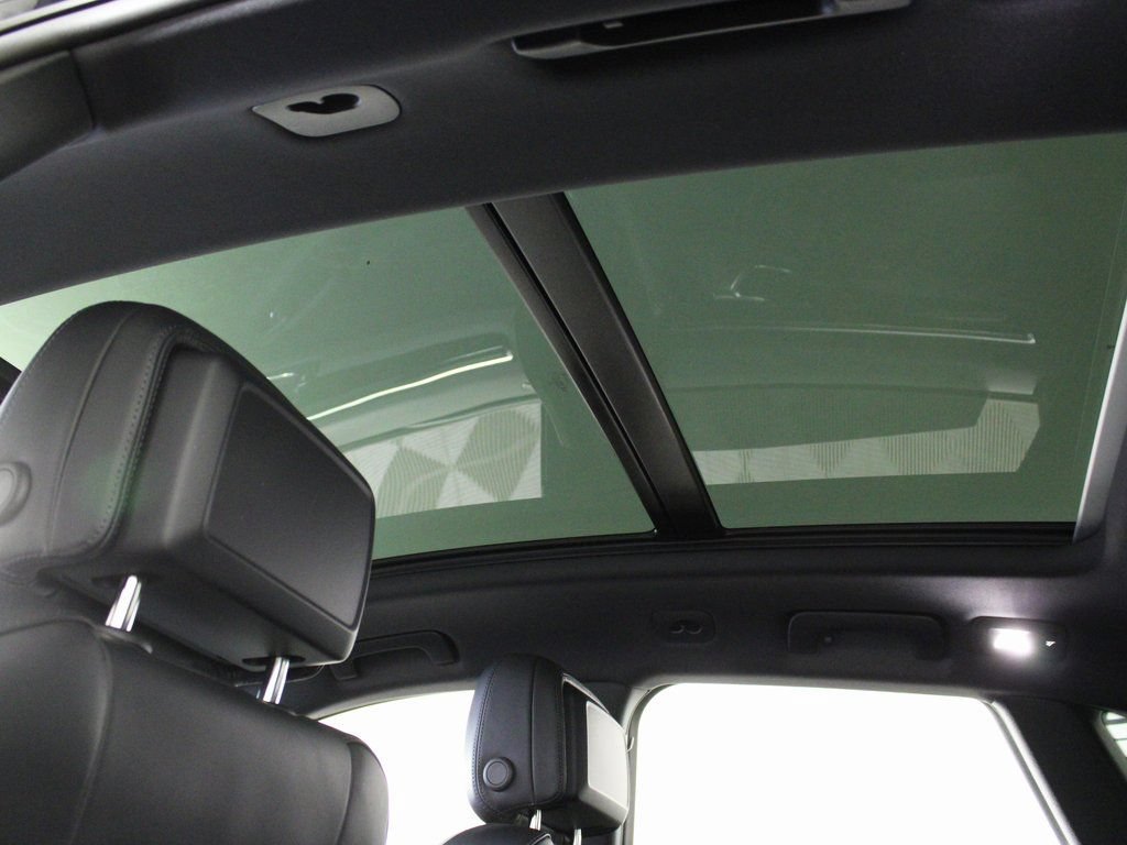 Certified 2026 Porsche Macan AWD/4WD image 18