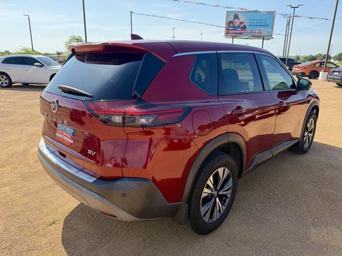 Used 2021 Nissan Rogue SV FWD image 8