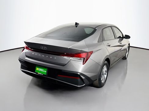 Used 2024 Hyundai Elantra SE FWD image 10