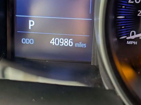 Used 2019 Toyota C-HR XLE FWD image 16