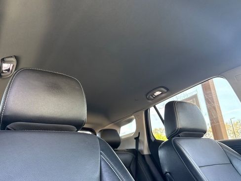 Used 2024 GMC Terrain SLT image 25