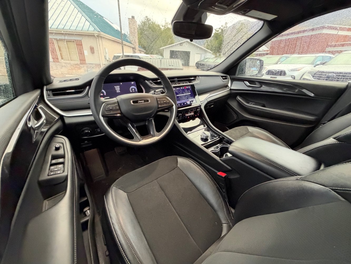 Used 2023 Jeep Grand Cherokee Altitude AWD/4WD image 17