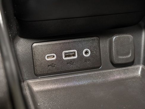 Used 2024 GMC Terrain SLE w/ Driver Convenience Package image 15