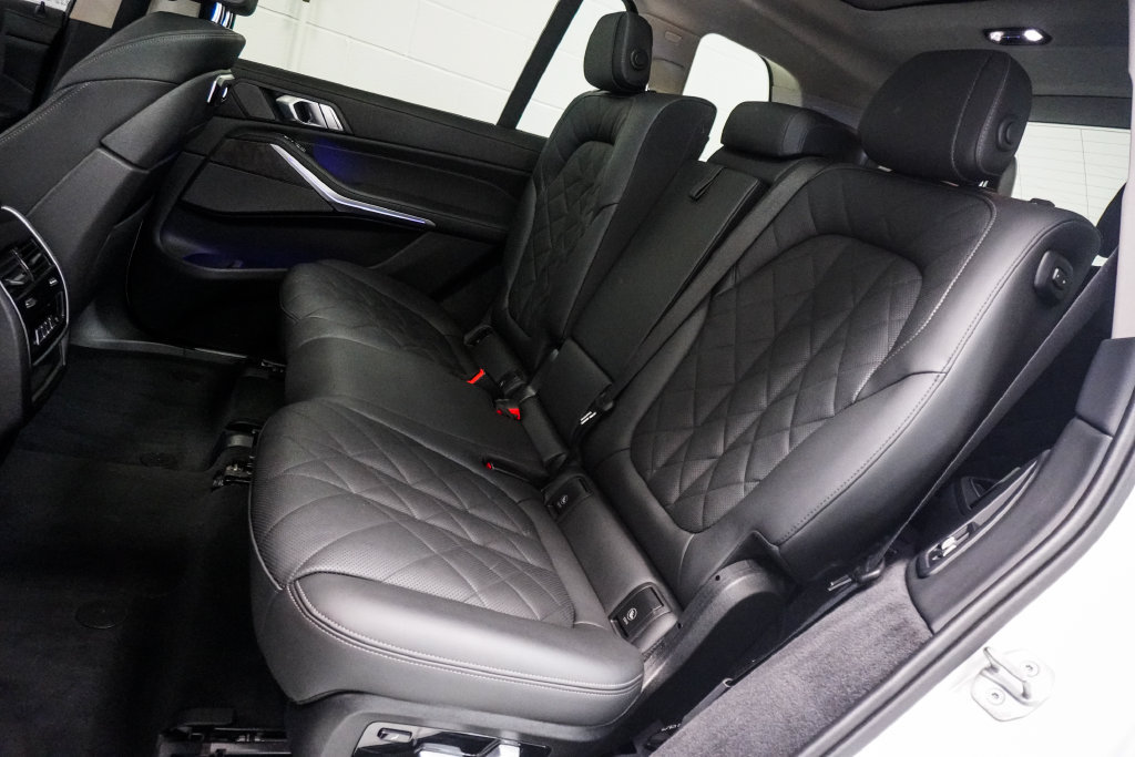 Used 2025 BMW X7 xDrive40i AWD/4WD image 9