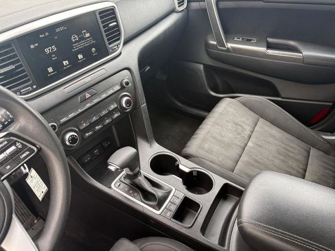 Used 2022 Kia Sportage LX AWD/4WD image 9