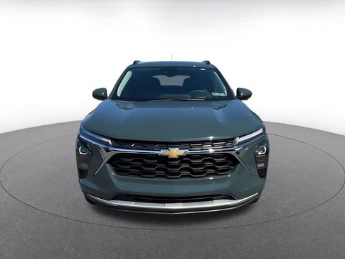 Used 2025 Chevrolet Trax LT FWD image 5