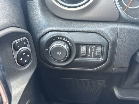 Used 2018 Jeep Wrangler Sport AWD/4WD image 28